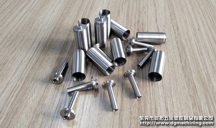 CNC自動數(shù)控車床加工不銹鋼圓管